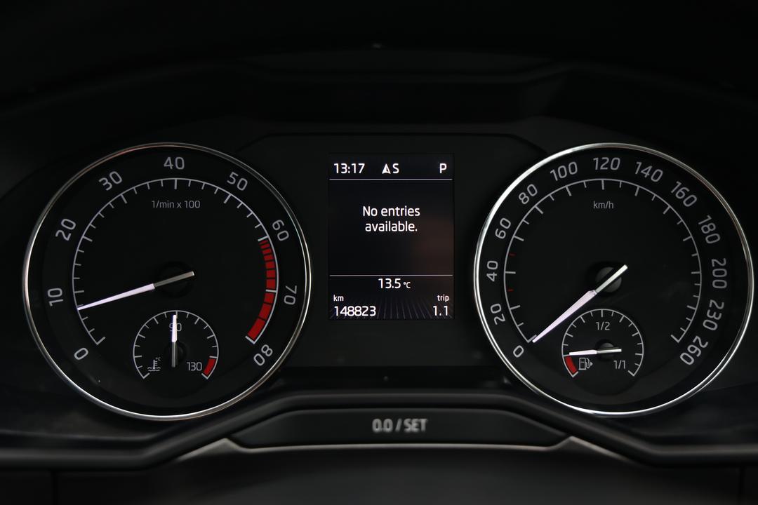2016 SKODA Superb 206 Tsi (4x4), Automatic, 148823 km, Key Close-up