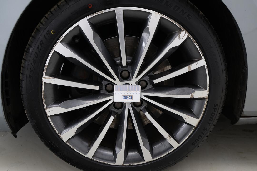 2016 SKODA Superb 206 Tsi (4x4), Automatic, 148823 km, Wheels Rim Front RHS Scratch