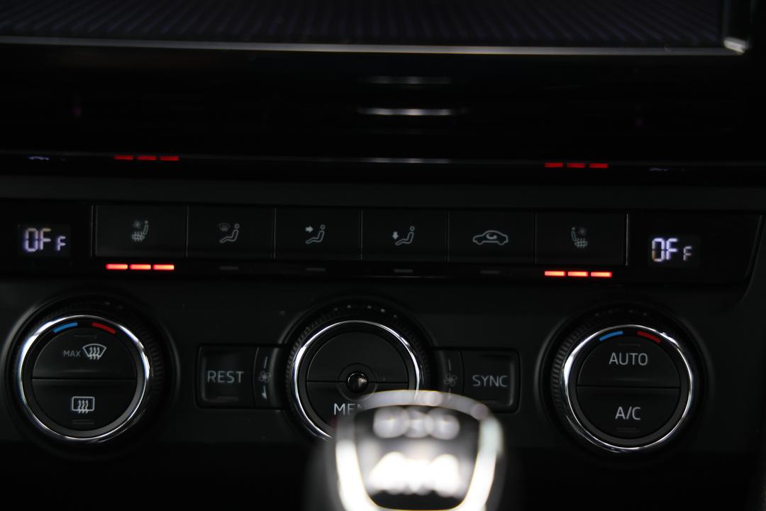 2016 SKODA Superb 206 Tsi (4x4), Automatic, 148823 km, Steering Wheel Close-up