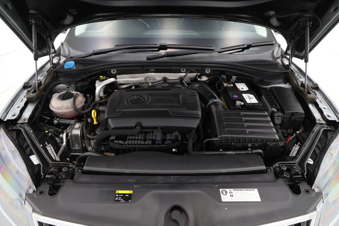 2016 SKODA Superb 206 Tsi (4x4), Automatic, 148823 km, Open Bonnet (Engine)