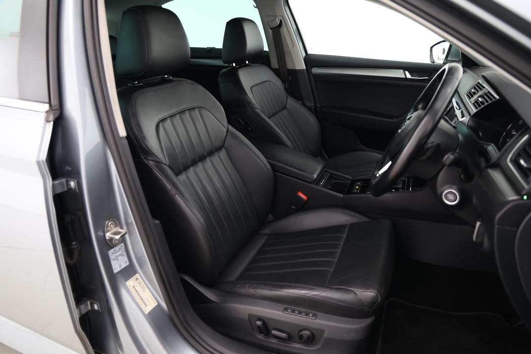 2016 SKODA Superb 206 Tsi (4x4), Automatic, 148823 km, Drivers Side Door Panel Controls