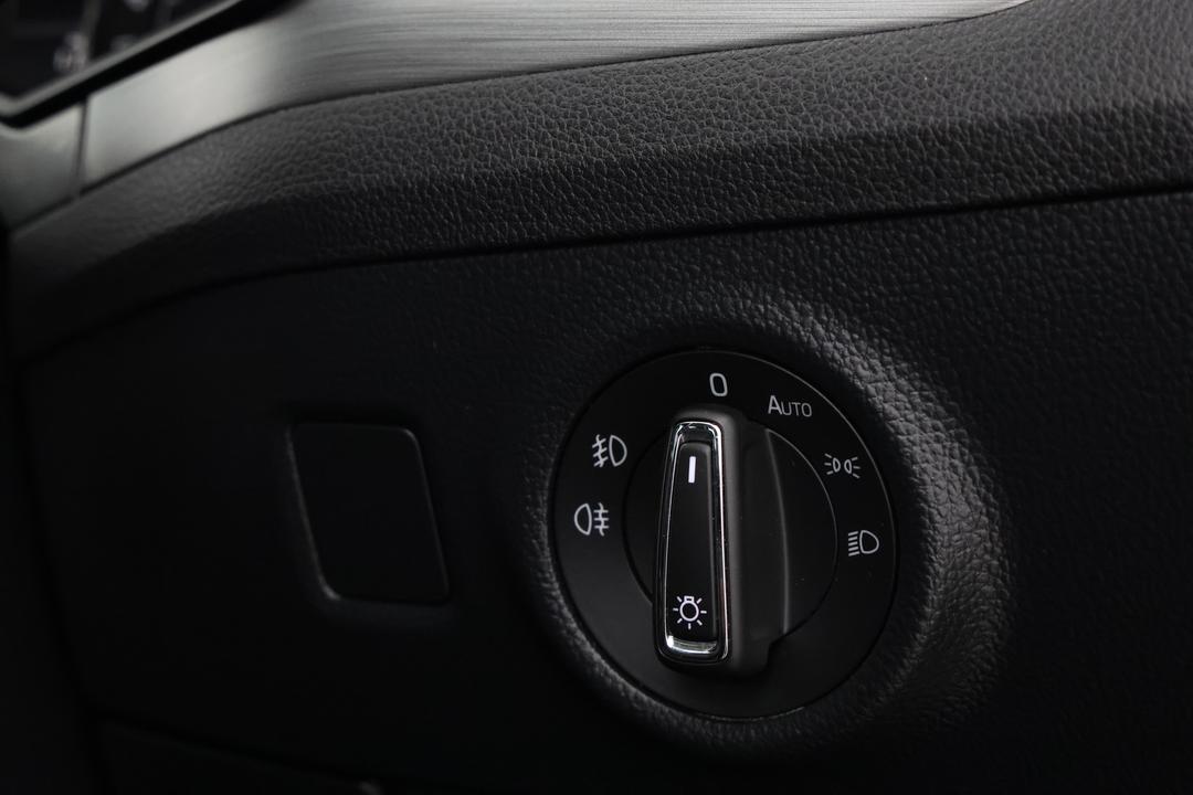2016 SKODA Superb 206 Tsi (4x4), Automatic, 148823 km, Right Side Front Door Cabin View