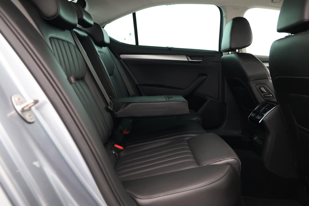 2016 SKODA Superb 206 Tsi (4x4), Automatic, 148823 km, Right Side Rear Door Cabin View