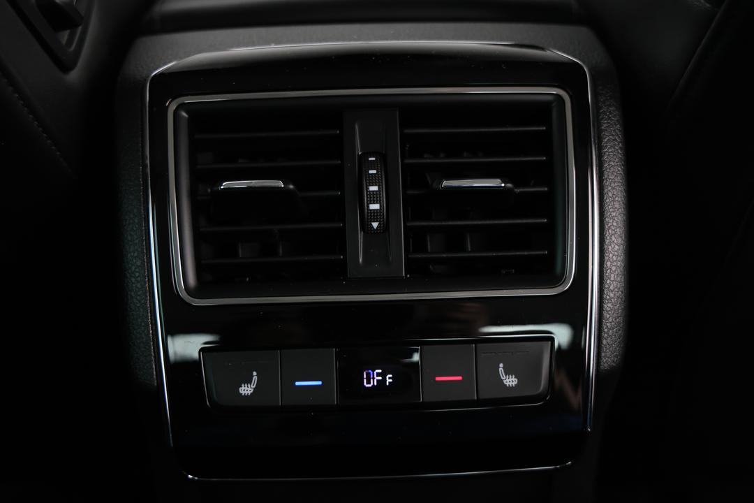 2016 SKODA Superb 206 Tsi (4x4), Automatic, 148823 km, Rear A/C Vent