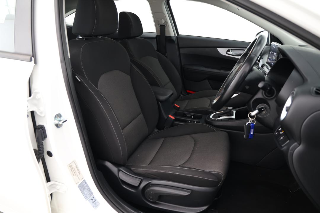2021 Kia Cerato S, Automatic, 72502 km, Right Side Front Door Cabin View