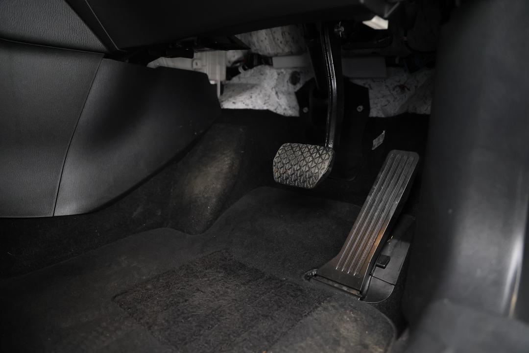 2023 Mazda CX-5 G20 Maxx (FWD), Automatic, 47275 km, Pedals and Footmat