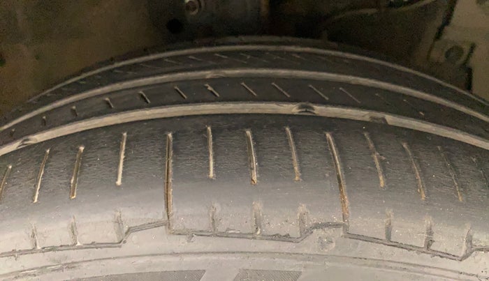 2012 Maruti Ertiga VDI, Diesel, Manual, 1,46,414 km, Right Front Tyre Tread
