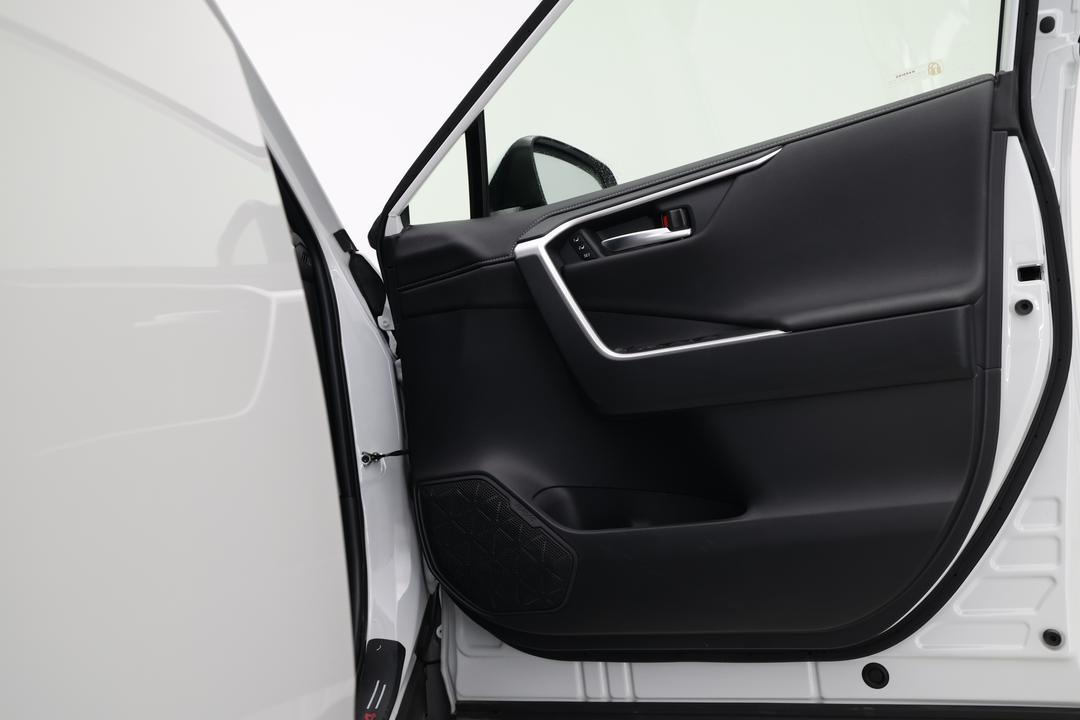 2024 Toyota RAV4 Cruiser (AWD) Hybrid, Automatic, 28354 km, Steering Wheel Close-up