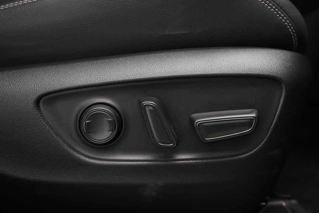2024 Toyota RAV4 Cruiser (AWD) Hybrid, Automatic, 28354 km, Drivers Side Door Panel Controls