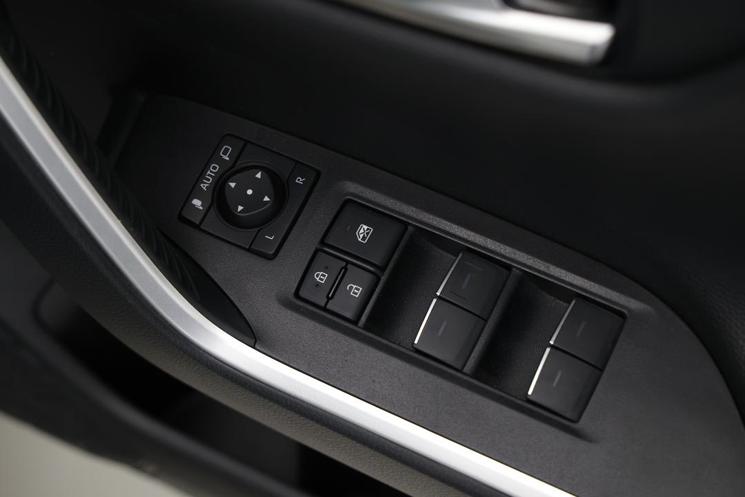 2024 Toyota RAV4 Cruiser (AWD) Hybrid, Automatic, 28354 km, Key Close-up