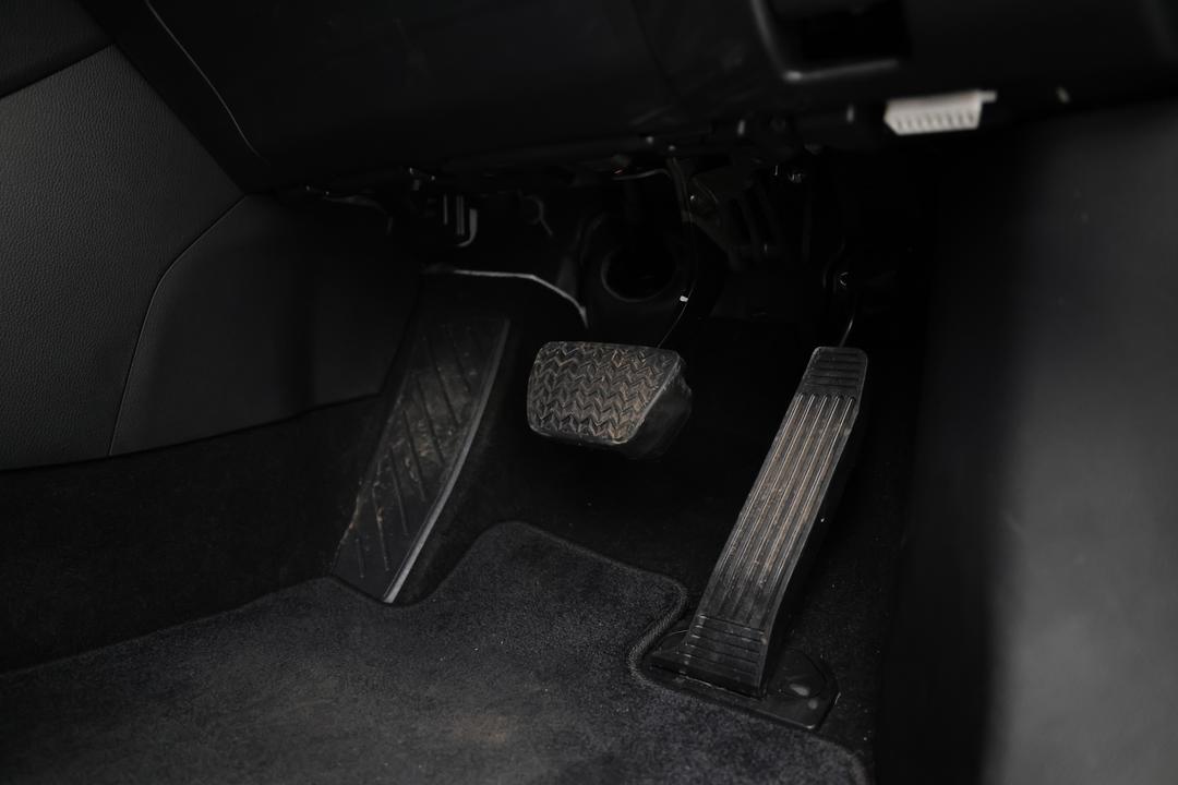 2024 Toyota RAV4 Cruiser (AWD) Hybrid, Automatic, 28354 km, Drivers Side Adjustment Panel