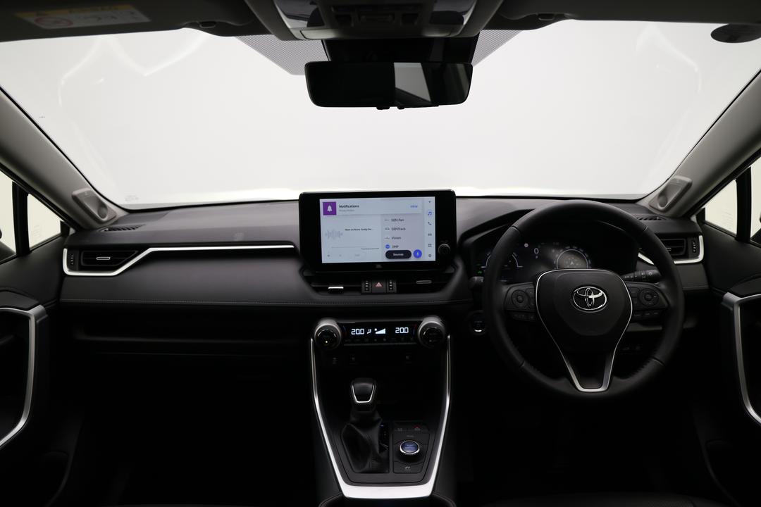 2024 Toyota RAV4 Cruiser (AWD) Hybrid, Automatic, 28354 km, Dashboard View