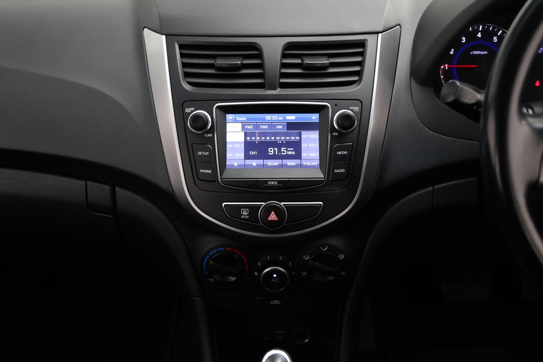 2017 Hyundai Accent Sport, Automatic, 163242 km, Center Console