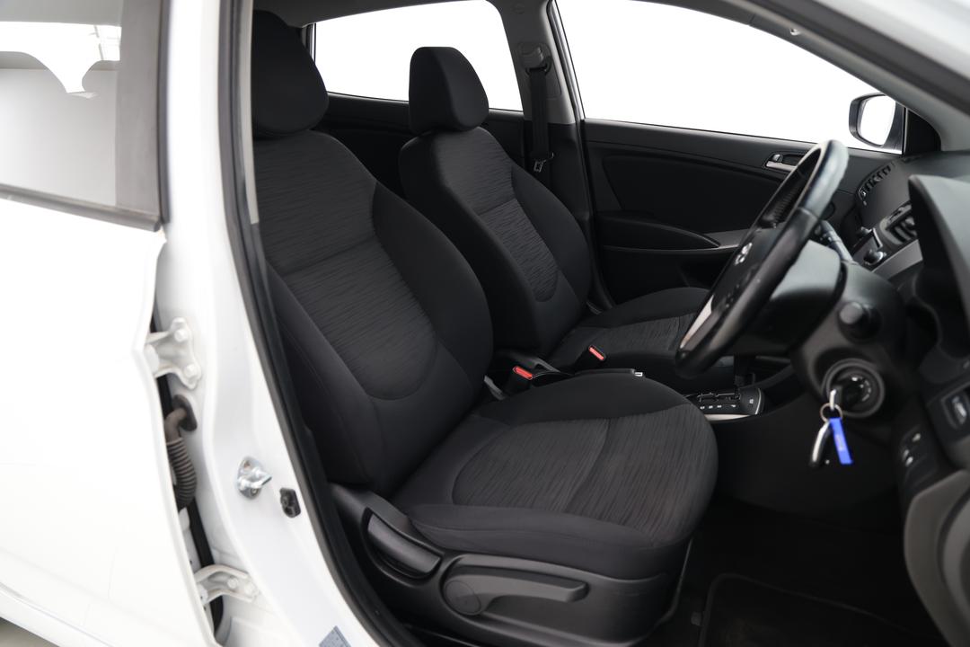 2017 Hyundai Accent Sport, Automatic, 163242 km, Drivers Side Adjustment Panel
