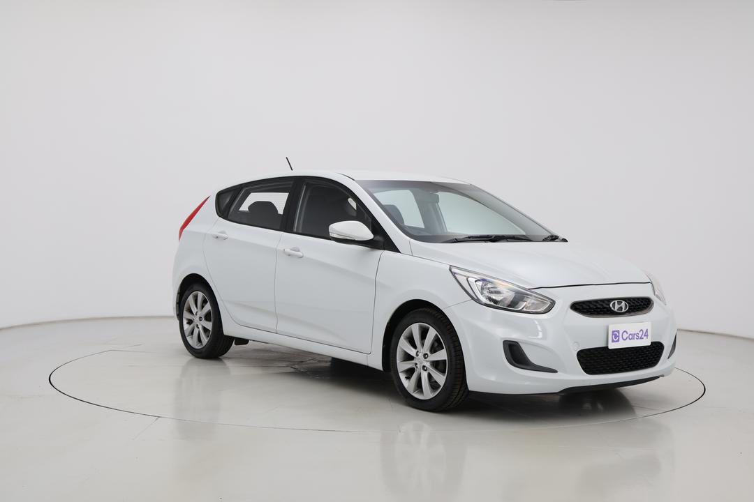 2017 Hyundai Accent Sport, Automatic, 163242 km, Right Front Diagonal (45- Degree) View