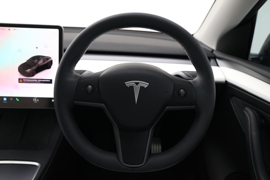 2023 Tesla Model Y Performance, Automatic, 25844 km, Steering Wheel Close-up