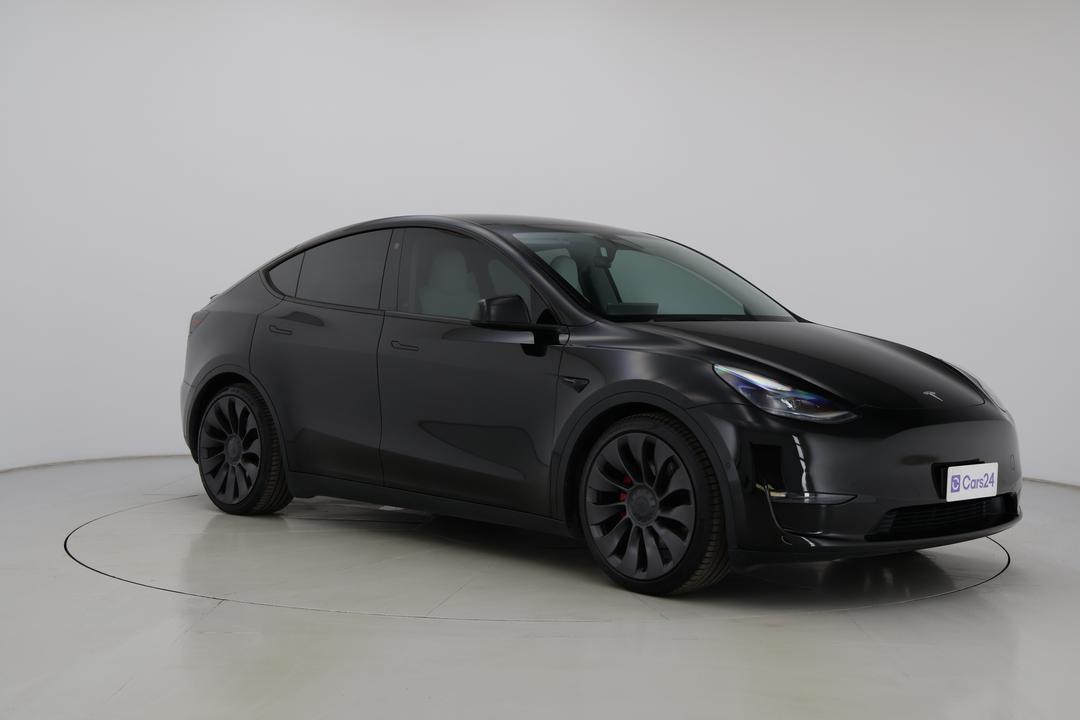 2023 Tesla Model Y Performance, Automatic, 25844 km, Right Front Diagonal (45- Degree) View