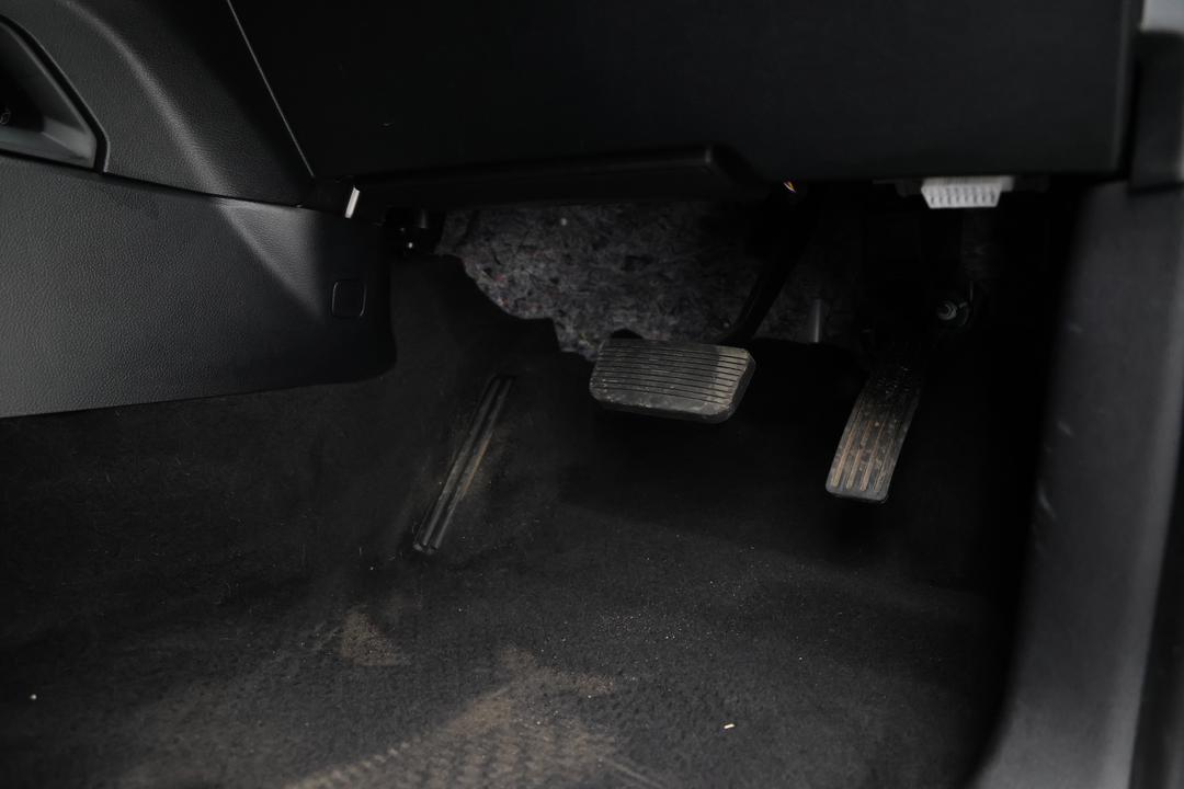2024 Ford Everest Sport (4WD), Automatic, 23806 km, Pedals and Footmat