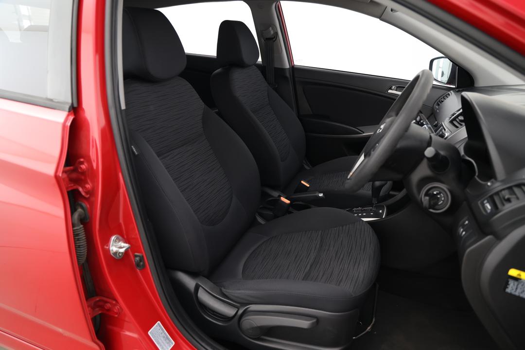 2016 Hyundai Accent Active, Automatic, 49760 km, Pedals and Footmat