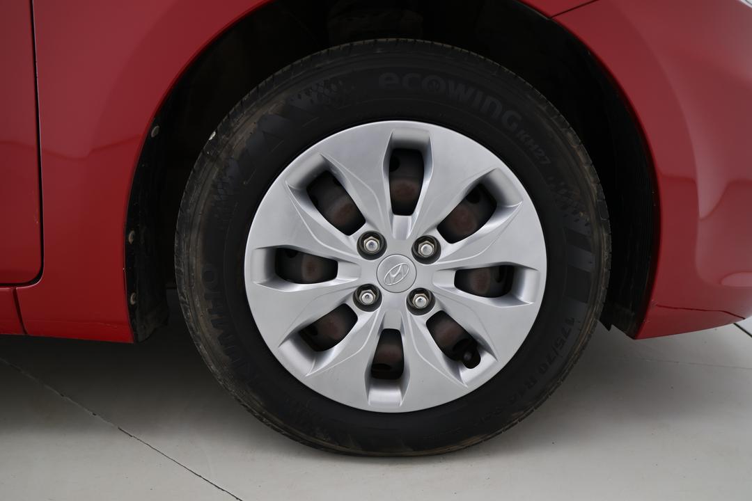 2016 Hyundai Accent Active, Automatic, 49760 km, Right Front Wheel