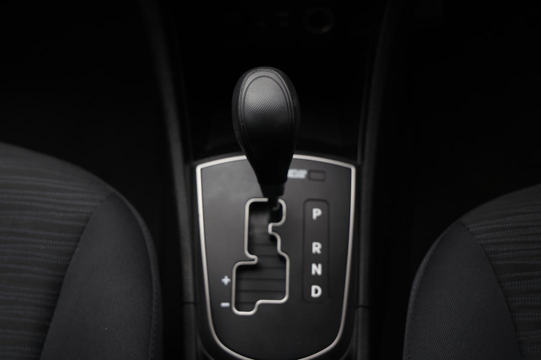 2016 Hyundai Accent Active, Automatic, 49760 km, Gear Lever 