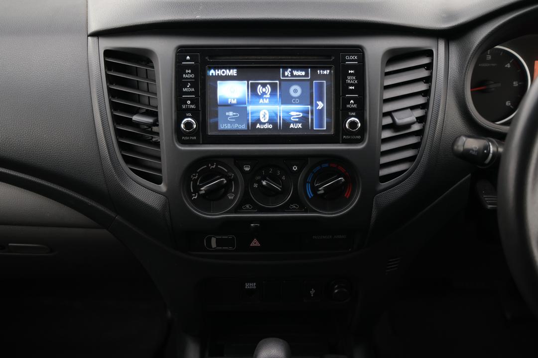 2018 Mitsubishi Triton Glx (4x4), Automatic, 102842 km, Center Console