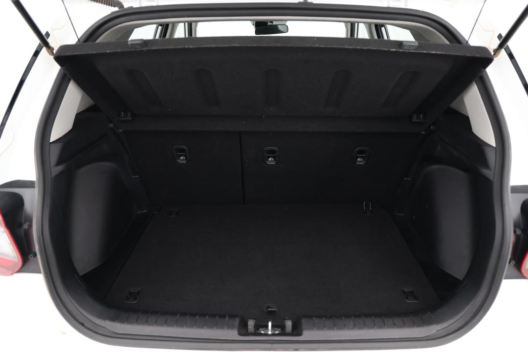 2025 Hyundai Venue Active, Automatic, 22789 km, Key Close-up