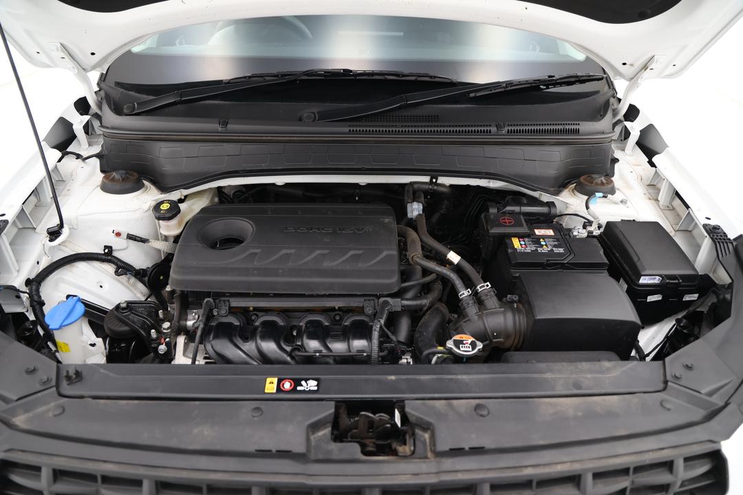 2025 Hyundai Venue Active, Automatic, 22789 km, Open Bonnet (Engine)