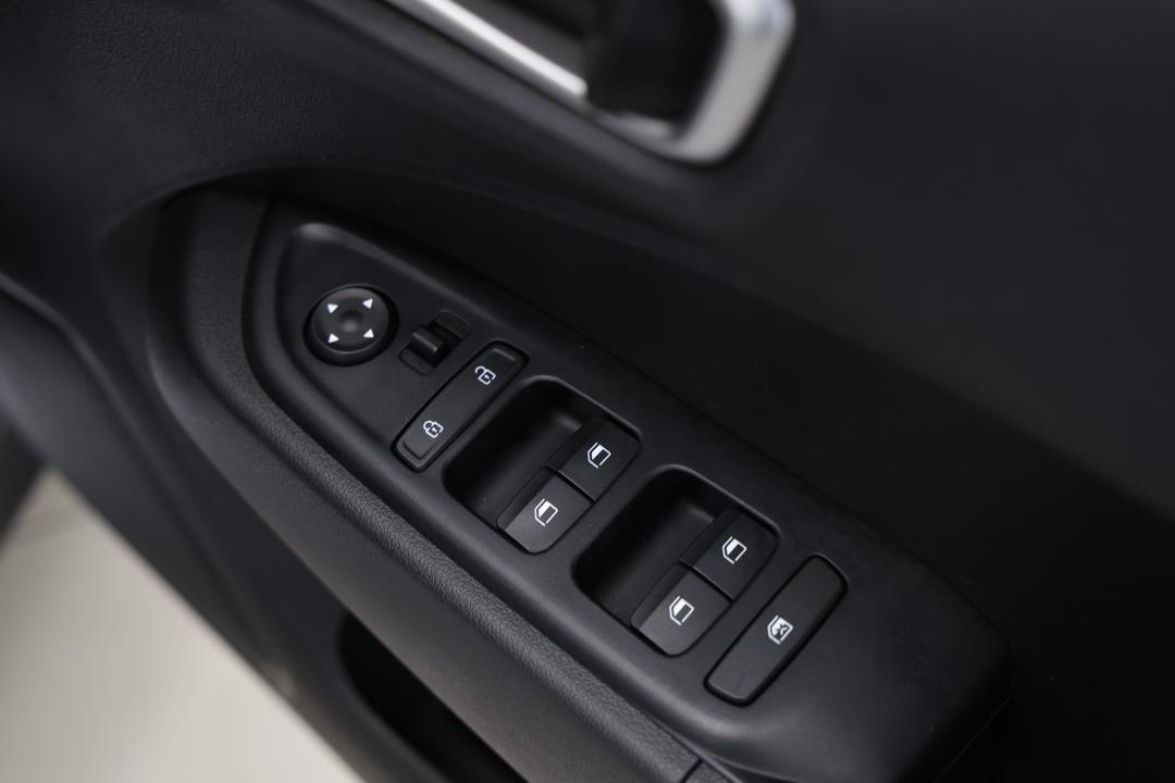 2025 Hyundai Venue Active, Automatic, 22789 km, Right Side Front Door Cabin View