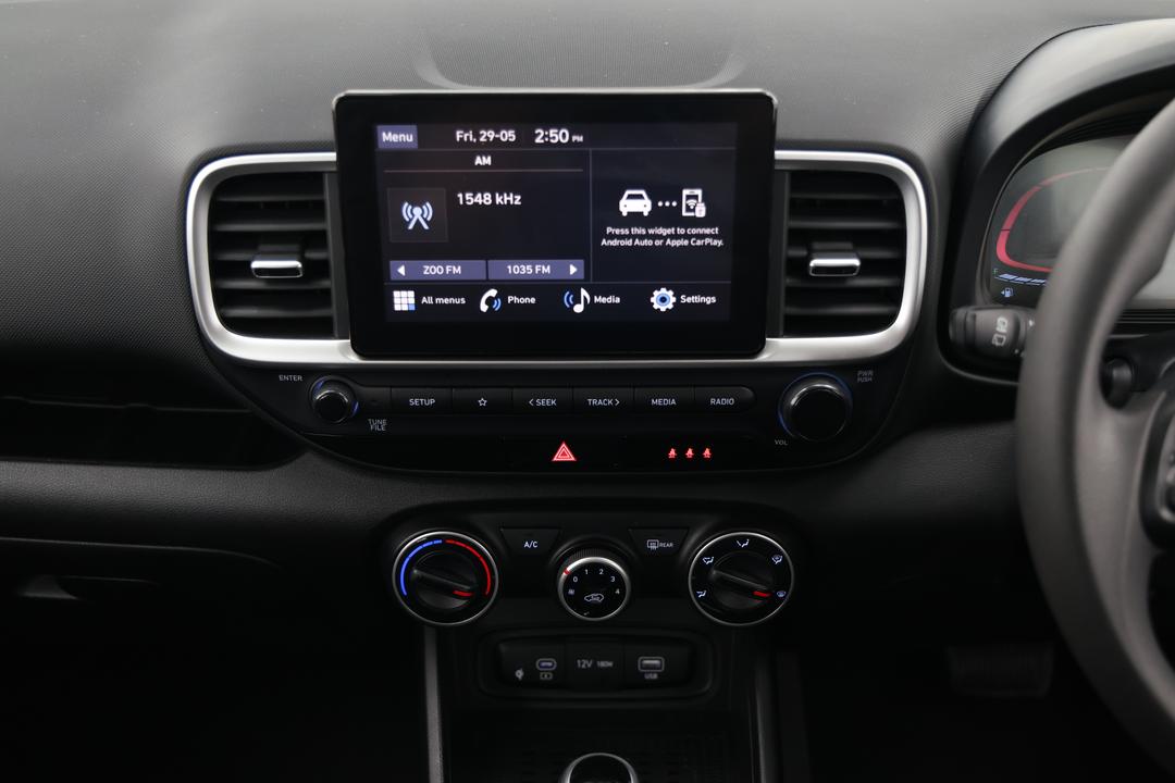 2025 Hyundai Venue Active, Automatic, 22789 km, Handbrake