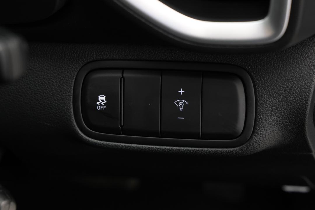 2025 Hyundai Venue Active, Automatic, 22789 km, Child Seat Anchor Points