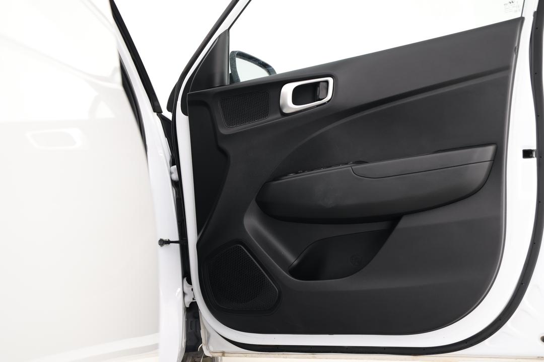 2025 Hyundai Venue Active, Automatic, 22789 km, Drivers Side Adjustment Panel