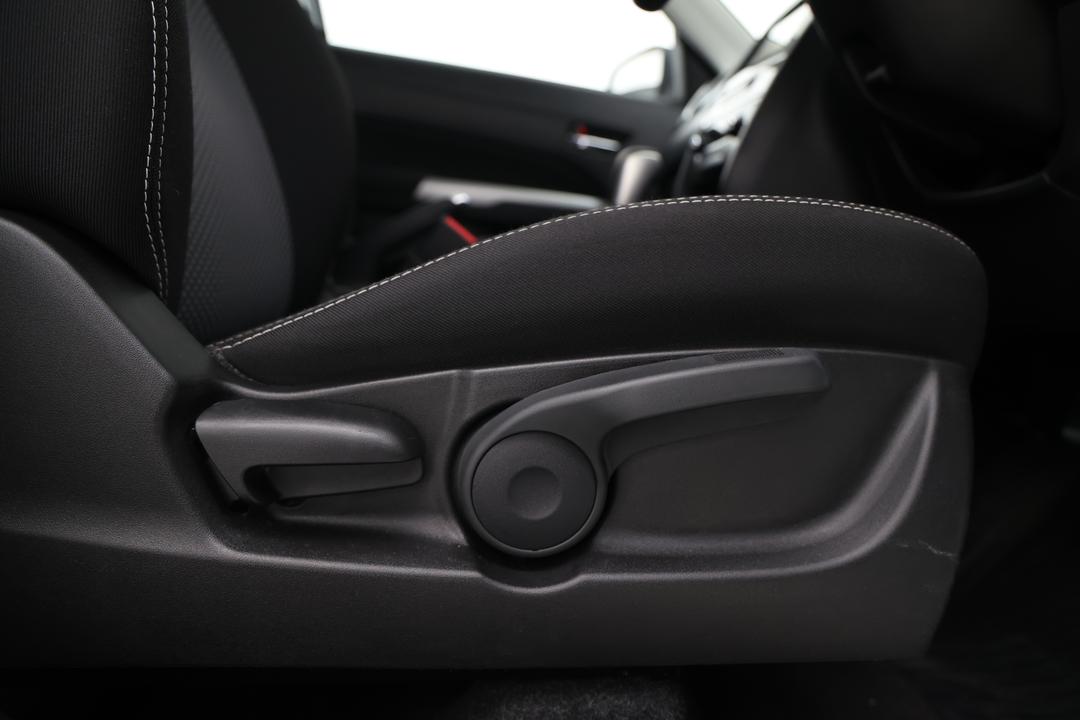 2024 Suzuki Vitara Turbo, Automatic, 34099 km, Drivers Side Adjustment Panel