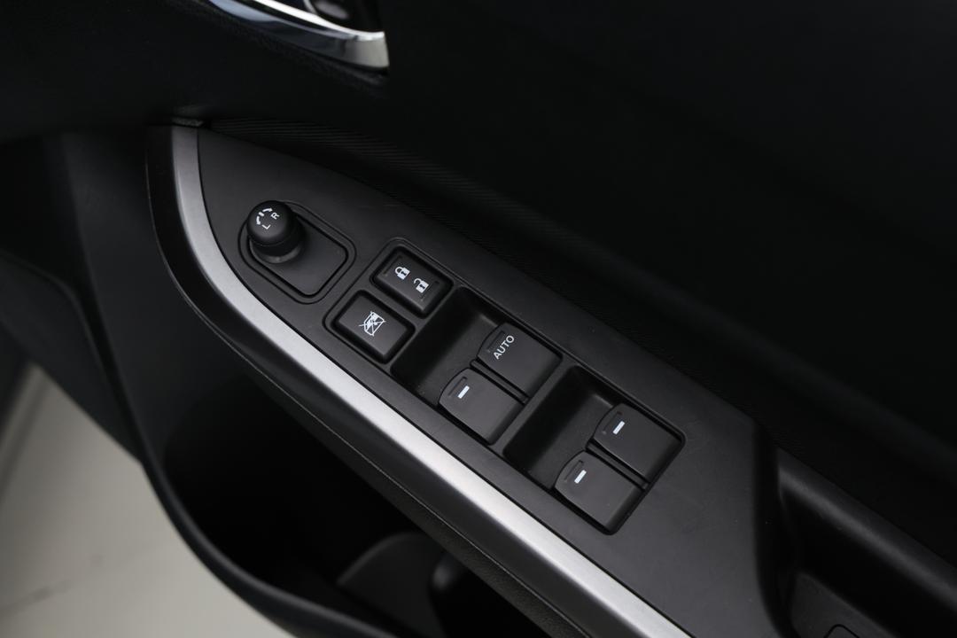 2024 Suzuki Vitara Turbo, Automatic, 34099 km, Drivers Side Door Panel Controls