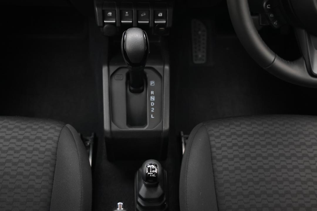 2024 Suzuki Jimny Xl, Automatic, 18375 km, Gear Lever 