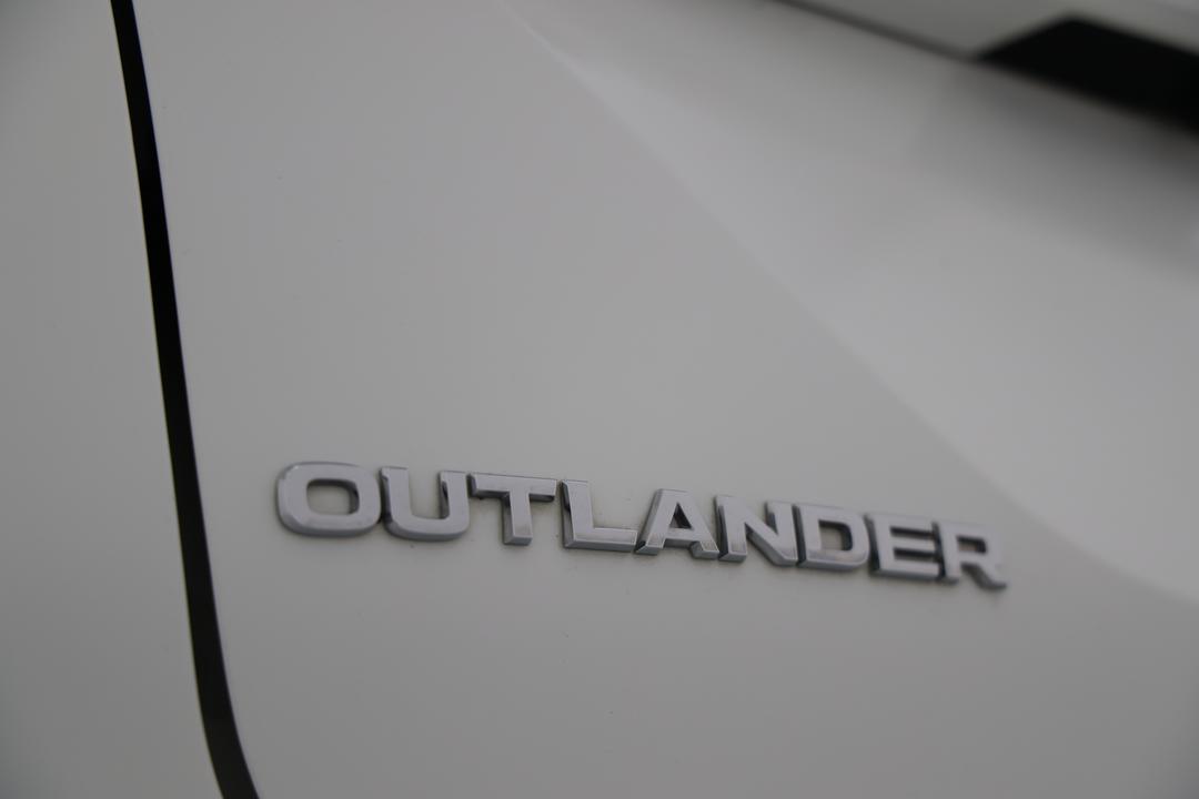 2024 Mitsubishi Outlander Es 5 Seat (2WD), Automatic, 49399 km, Badge (Boot Left Side)