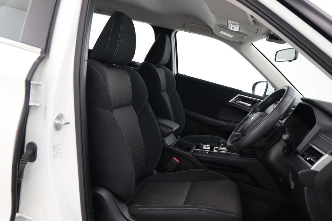 2024 Mitsubishi Outlander Es 5 Seat (2WD), Automatic, 49399 km, Utility Switches/Buttons