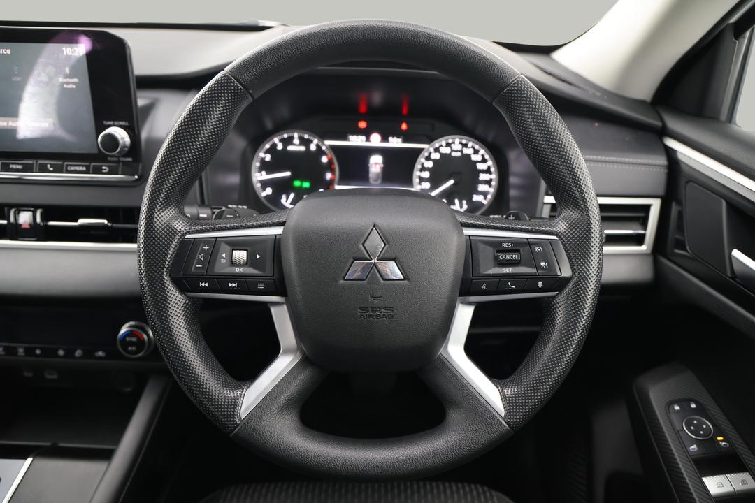 2024 Mitsubishi Outlander Es 5 Seat (2WD), Automatic, 49399 km, Steering Wheel Close-up