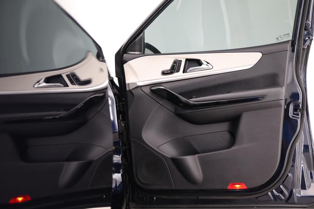 2024 Mahindra Xuv700 Ax7, Automatic, 35769 km, Speaker View