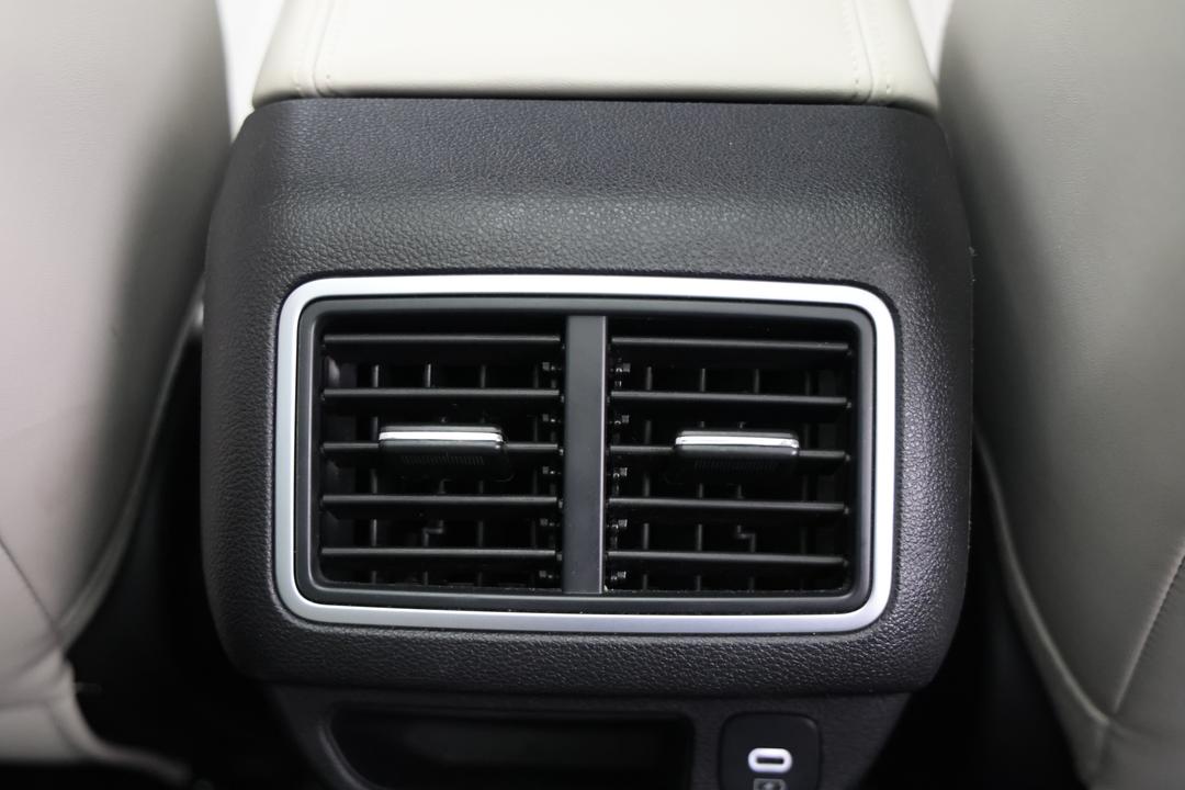 2024 Mahindra Xuv700 Ax7, Automatic, 35769 km, Rear A/C Vent