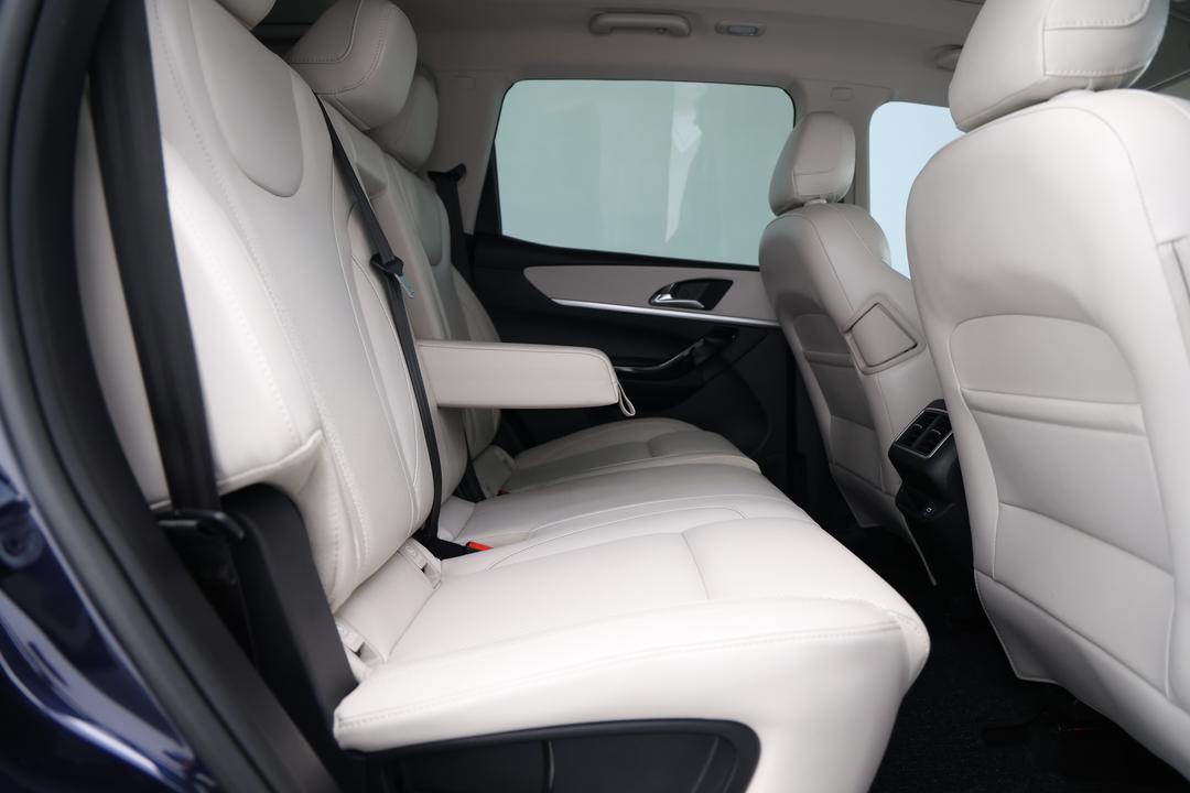 2024 Mahindra Xuv700 Ax7, Automatic, 35769 km, Right Side Rear Door Cabin View