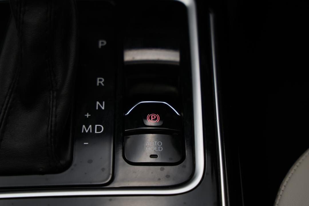 2024 Mahindra Xuv700 Ax7, Automatic, 35769 km, Gear Lever 