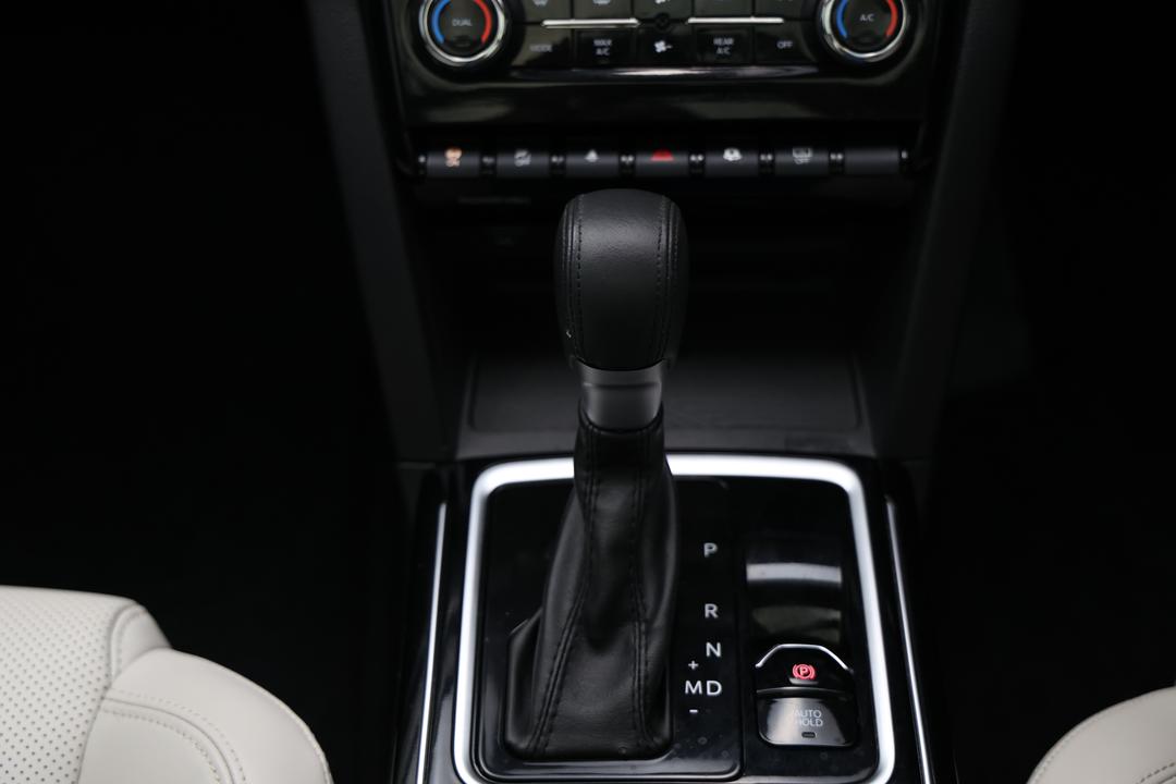 2024 Mahindra Xuv700 Ax7, Automatic, 35769 km, Handbrake