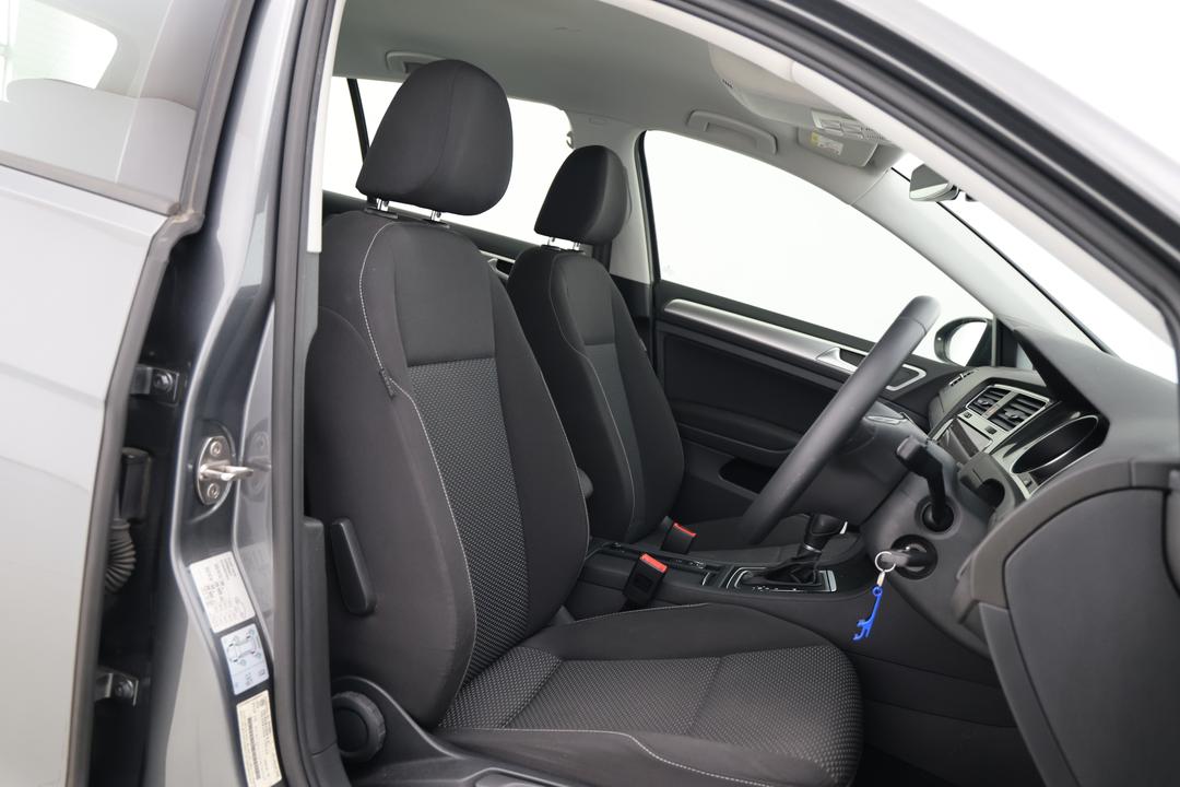 2018 Volkswagen Golf 110 Tsi Trendline, Automatic, 90106 km, Pedals and Footmat