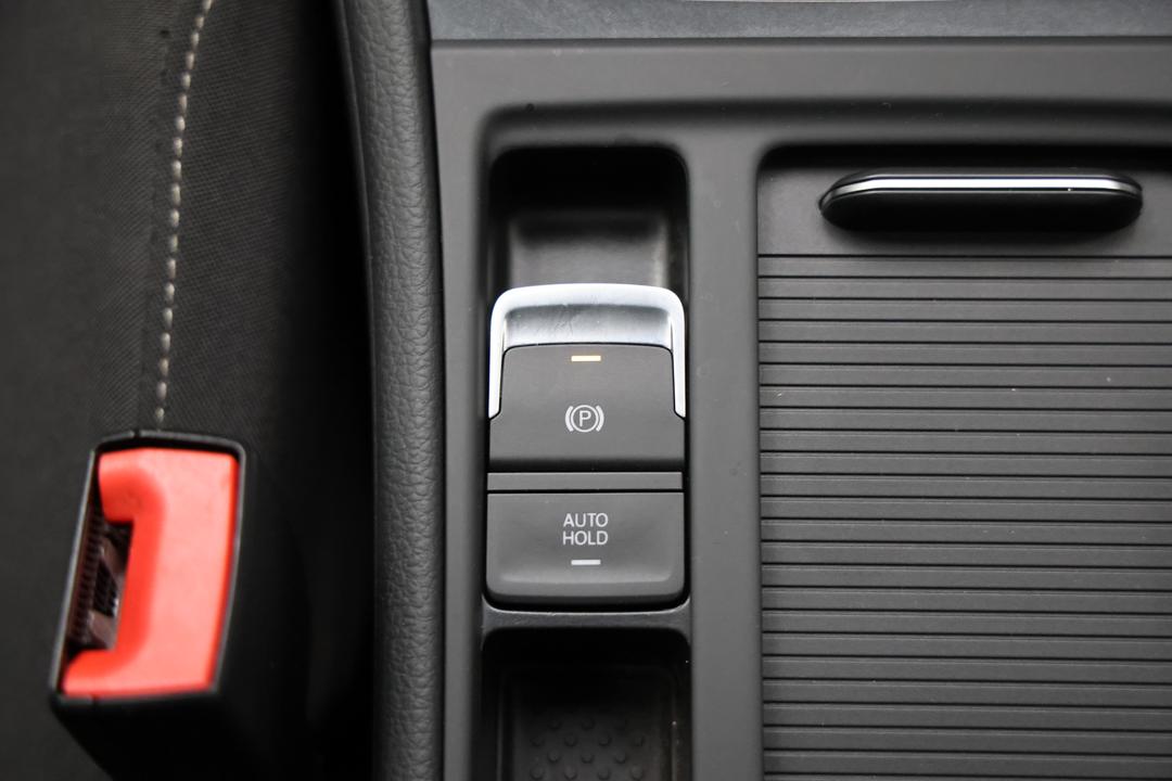 2018 Volkswagen Golf 110 Tsi Trendline, Automatic, 90106 km, Center Console