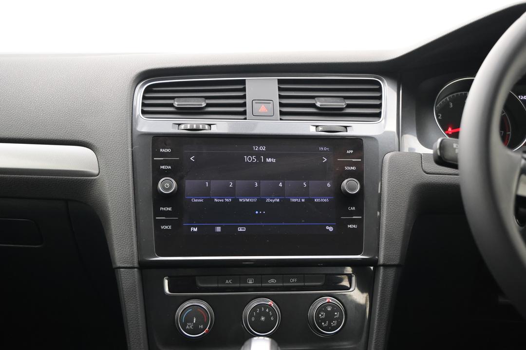 2018 Volkswagen Golf 110 Tsi Trendline, Automatic, 90106 km, Handbrake