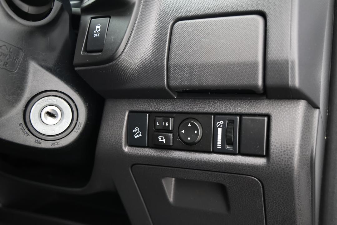 2017 Isuzu D-MAX Ls-u Hi-ride (4x4), Automatic, 126777 km, Pedals and Footmat