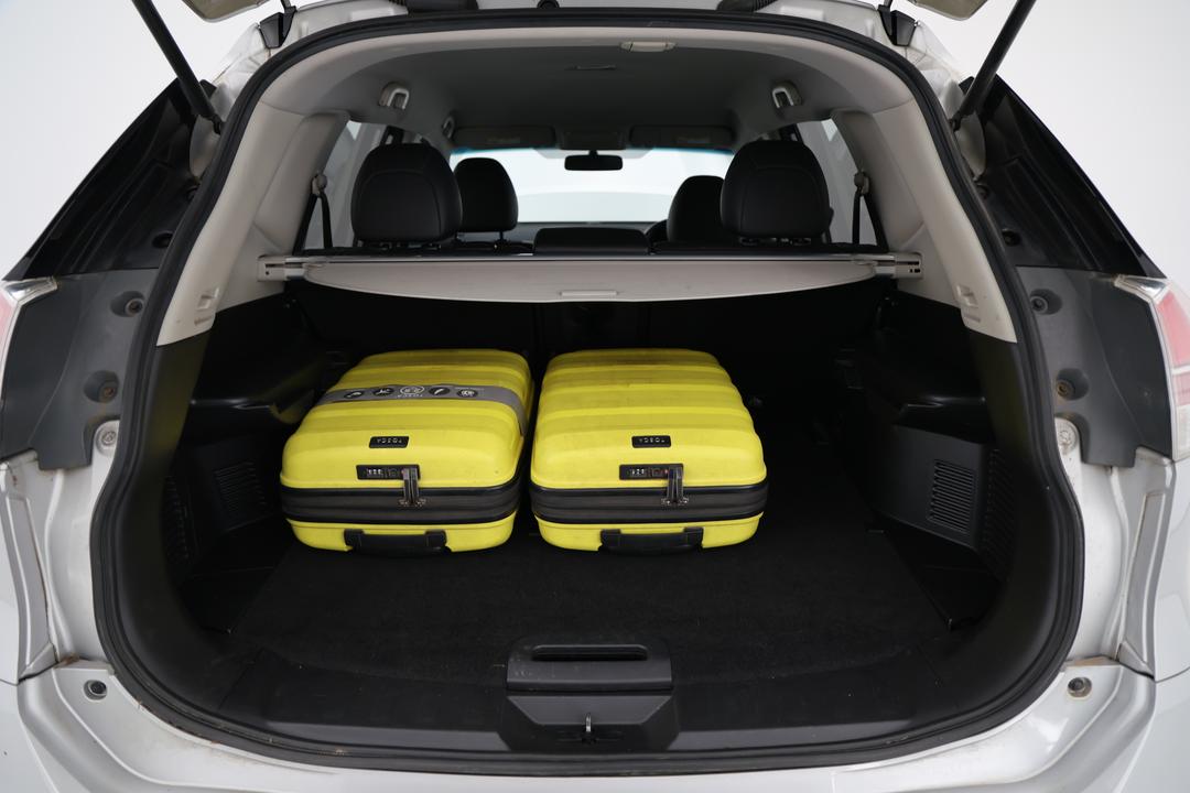 2016 Nissan X-trail St-l (4x4), Automatic, 133450 km, Boot Inside View with Luggage