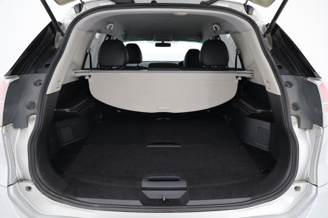 2016 Nissan X-trail St-l (4x4), Automatic, 133450 km, Boot Inside View