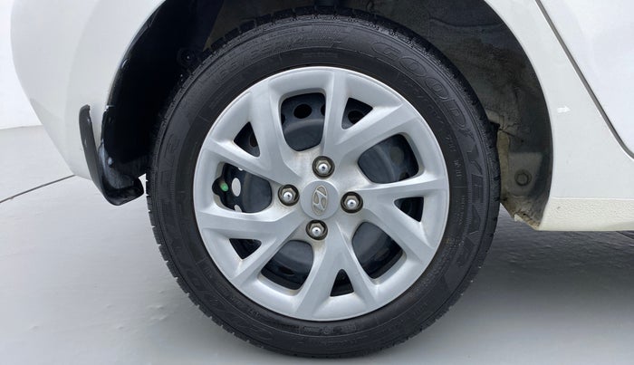 2017 Hyundai Grand i10 Magna 1.2 AT  VTVT, Petrol, Automatic, 43,064 km, Right Rear Wheel